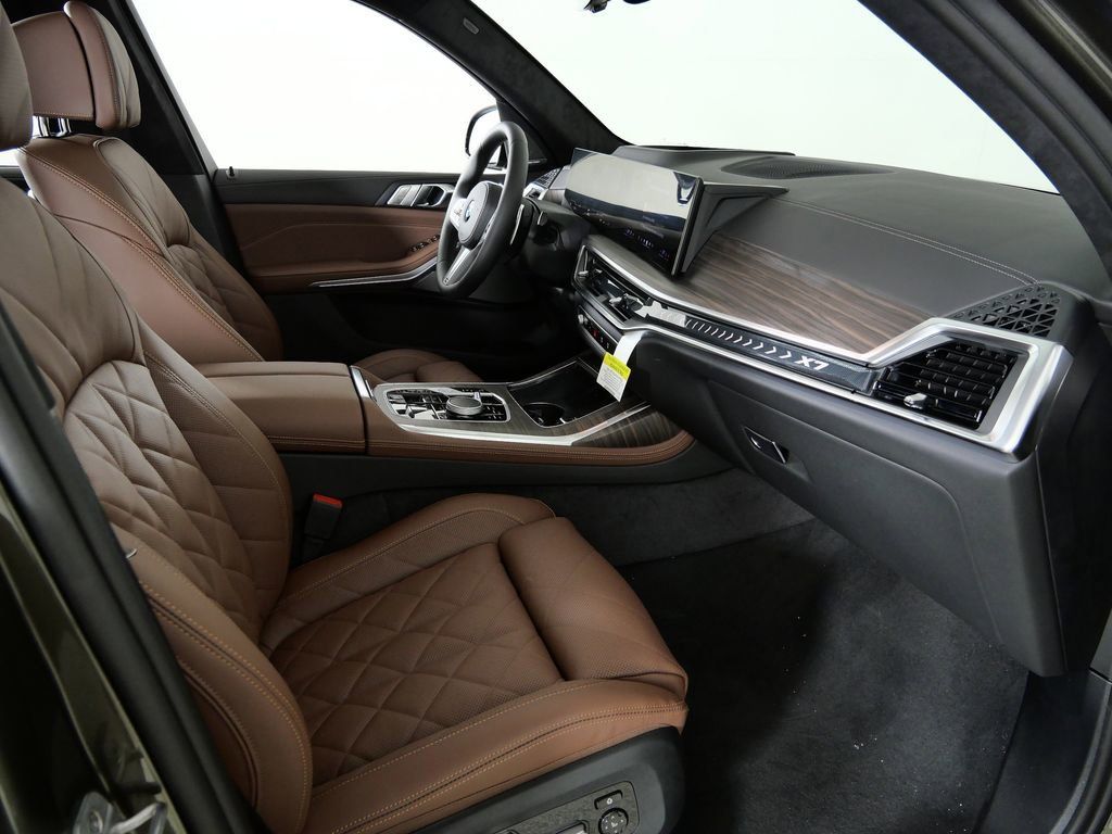 Thumbnail: 2026 BMW X7 - 22