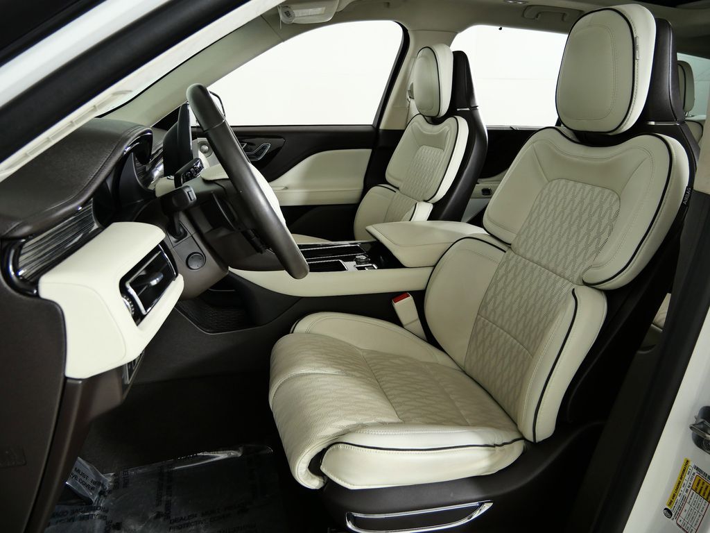 Thumbnail: 2020 Lincoln Aviator - 35