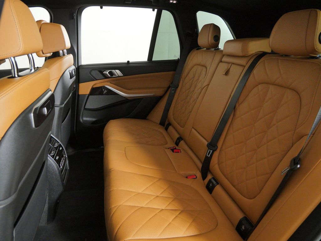 Thumbnail: 2026 BMW X5 - 33