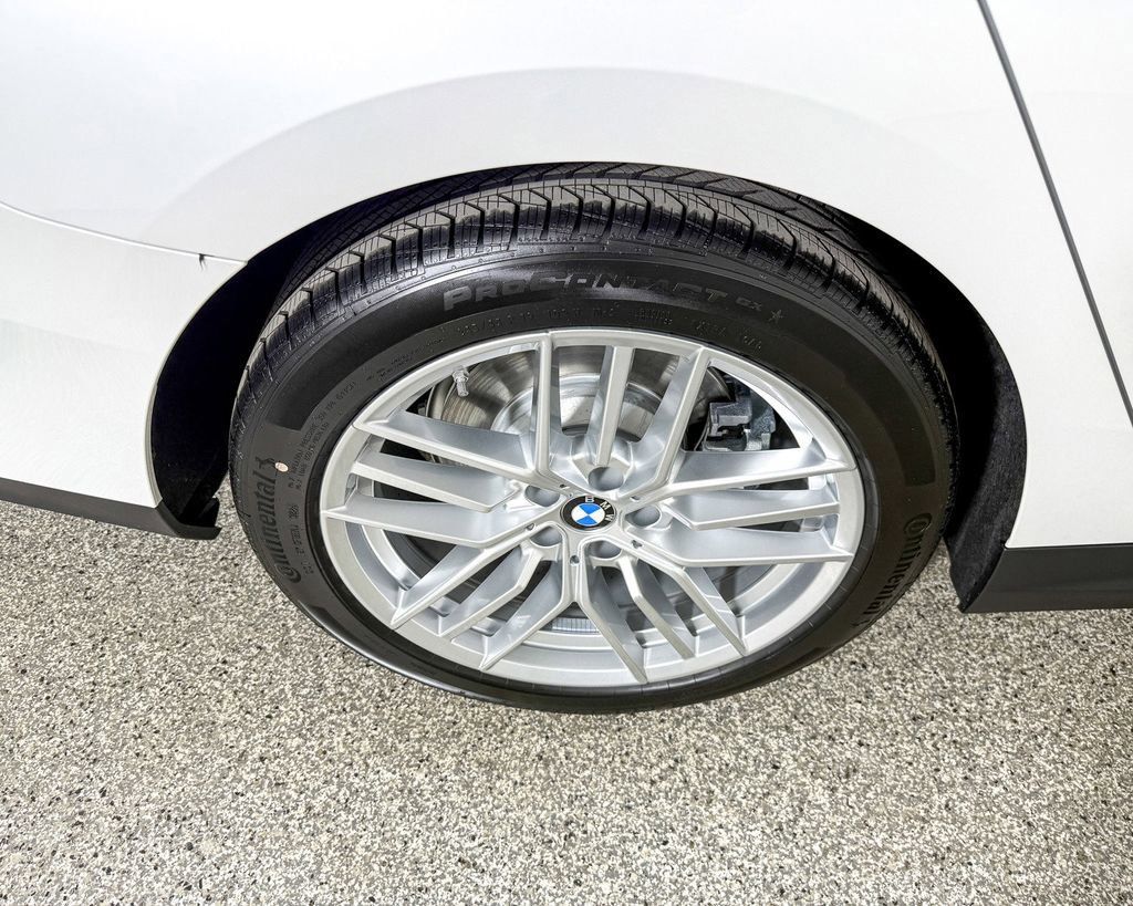 Thumbnail: 2025 BMW 5 Series - 20