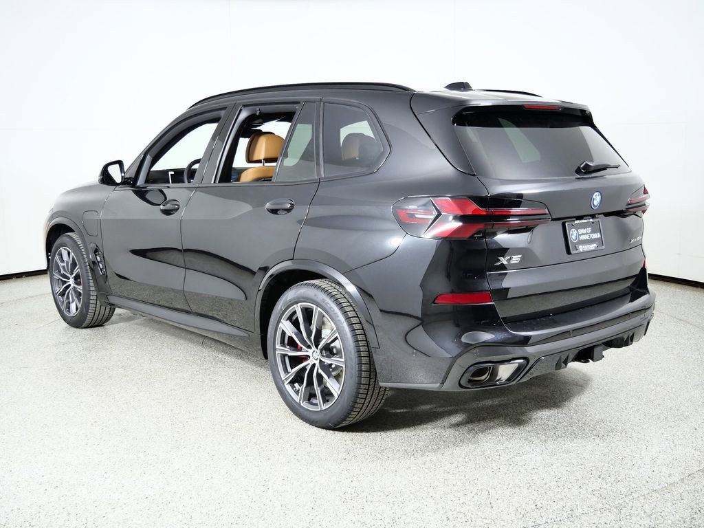 Thumbnail: 2026 BMW X5 - 16