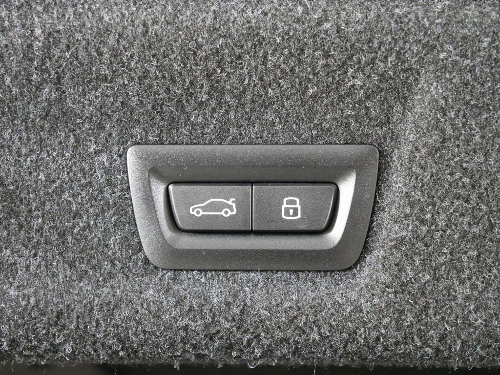 Thumbnail: 2025 BMW 3 Series - 28