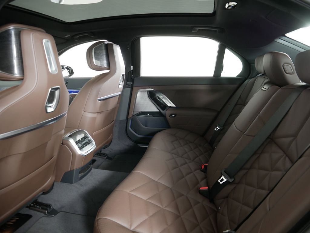 Thumbnail: 2025 BMW 7 Series - 27