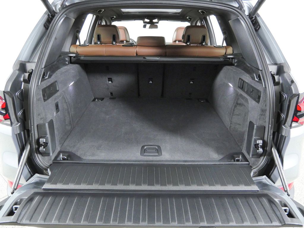 Thumbnail: 2026 BMW X5 - 28