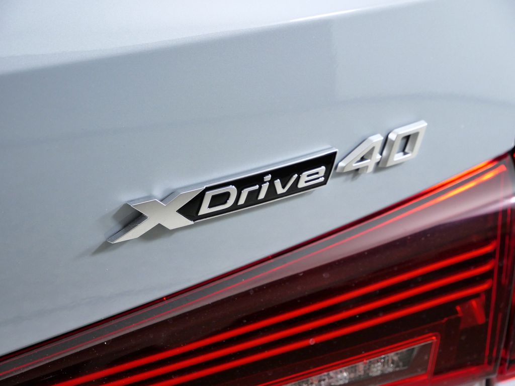 Thumbnail: 2026 BMW i4 - 12