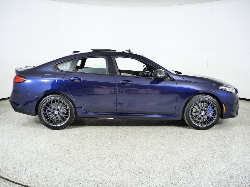 Thumbnail: 2025 BMW 2 Series - 10