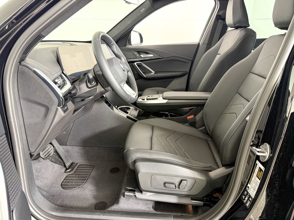 Thumbnail: 2025 BMW X1 - 32