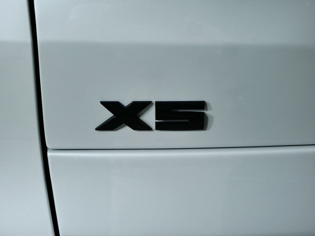 Thumbnail: 2026 BMW X5 - 12
