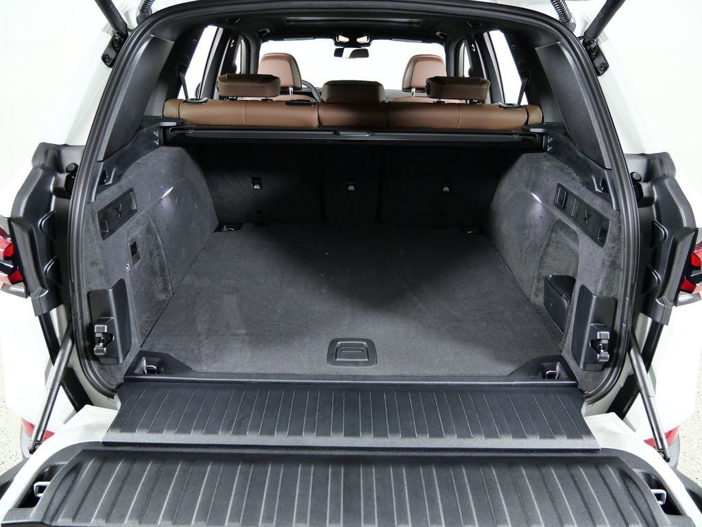 Thumbnail: 2026 BMW X5 - 30