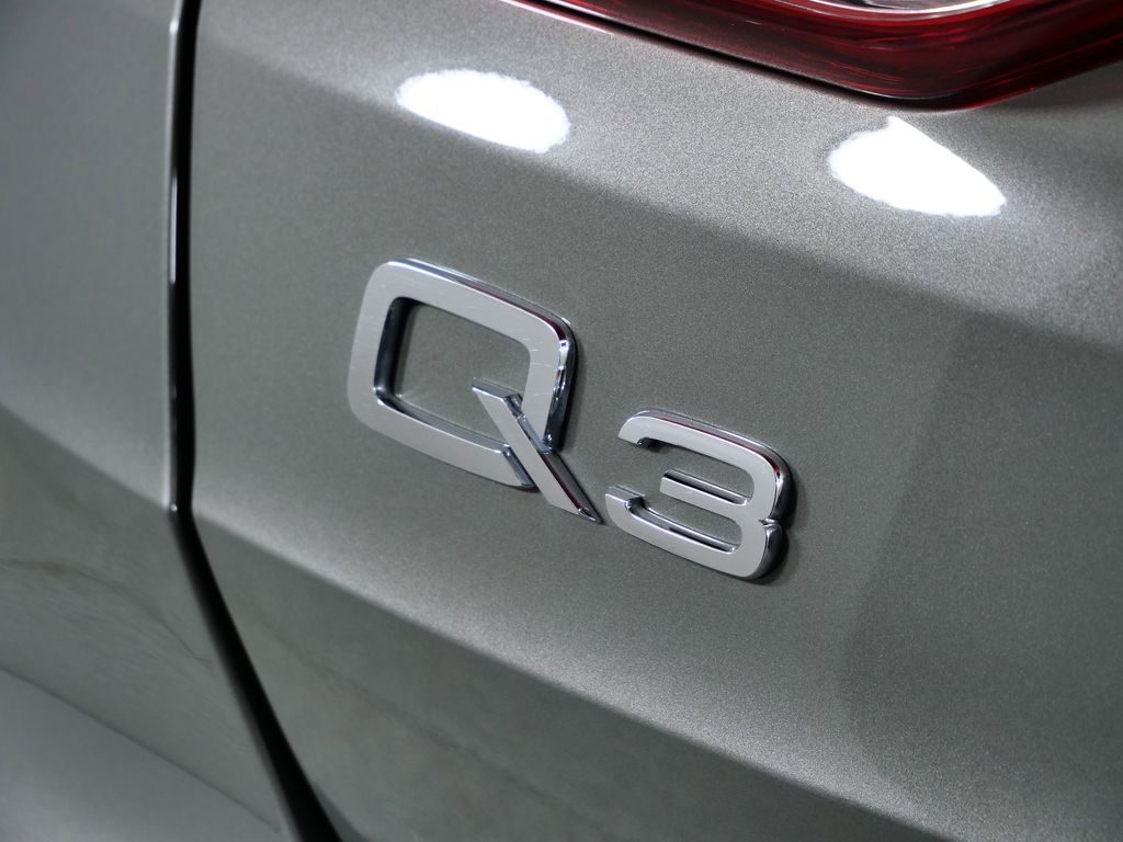 Thumbnail: 2022 Audi Q3 - 14