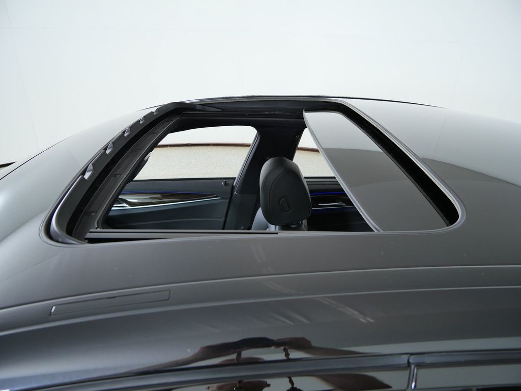 Thumbnail: 2017 BMW 5 Series - 18