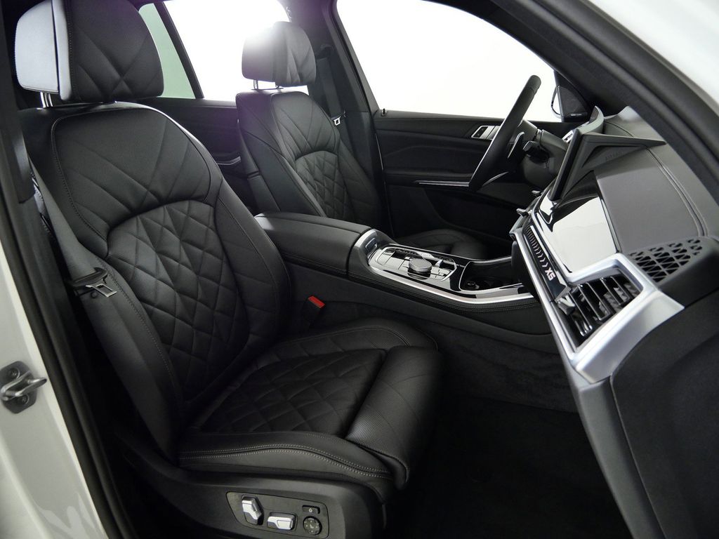 Thumbnail: 2026 BMW X5 - 21