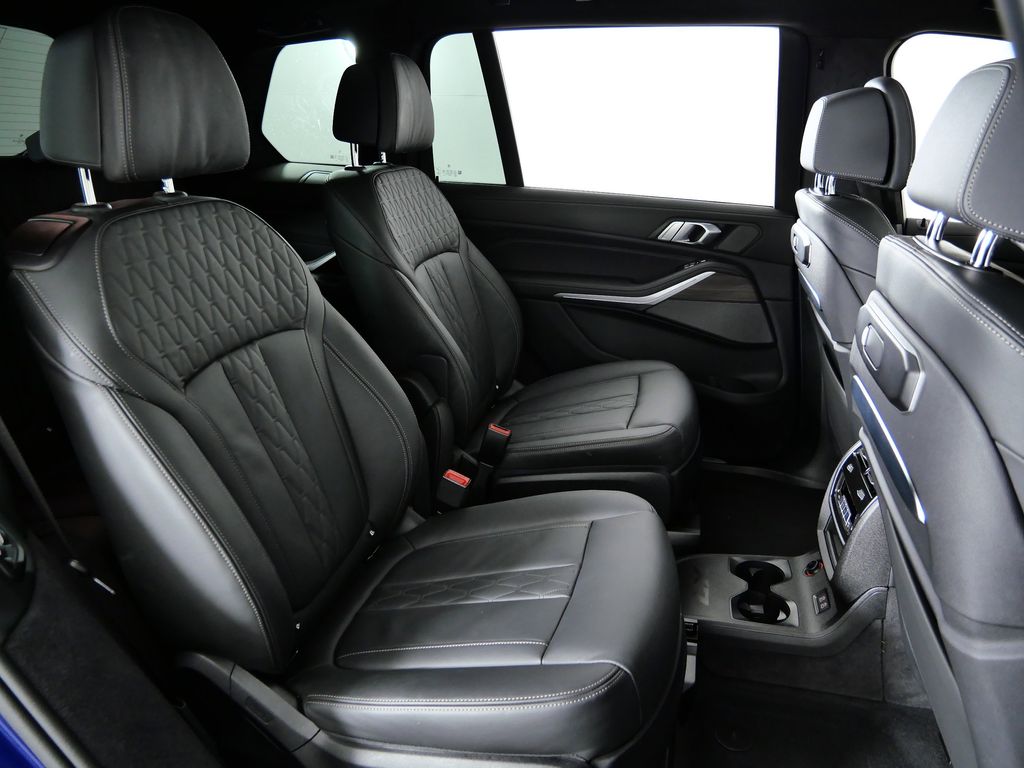 Thumbnail: 2025 BMW X7 - 32