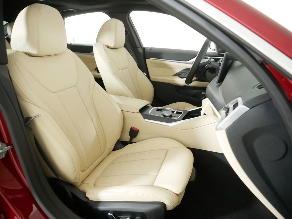 Thumbnail: 2025 BMW i4 - 23