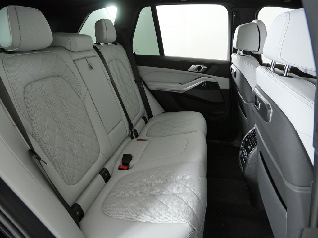 Thumbnail: 2026 BMW X5 - 27