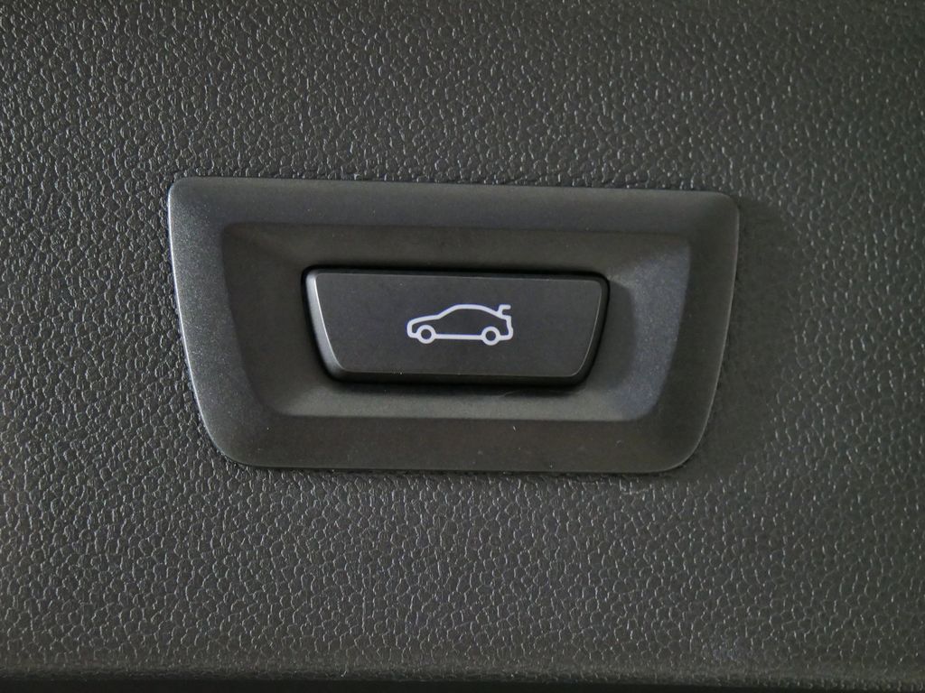 Thumbnail: 2023 BMW iX - 33