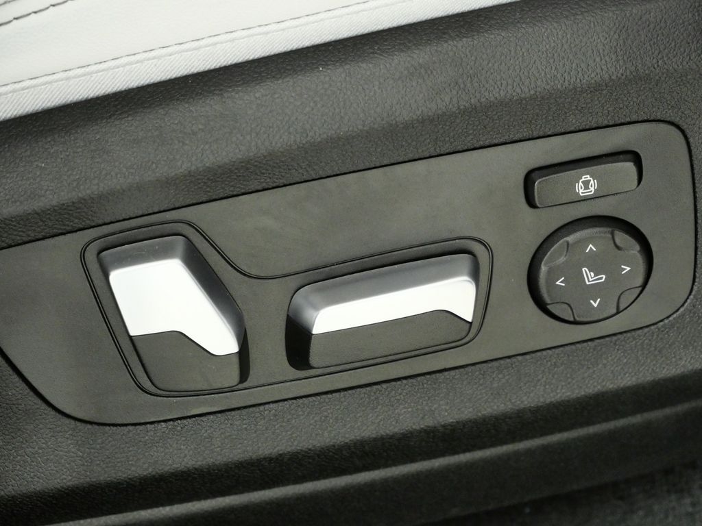 Thumbnail: 2025 BMW X6 - 27