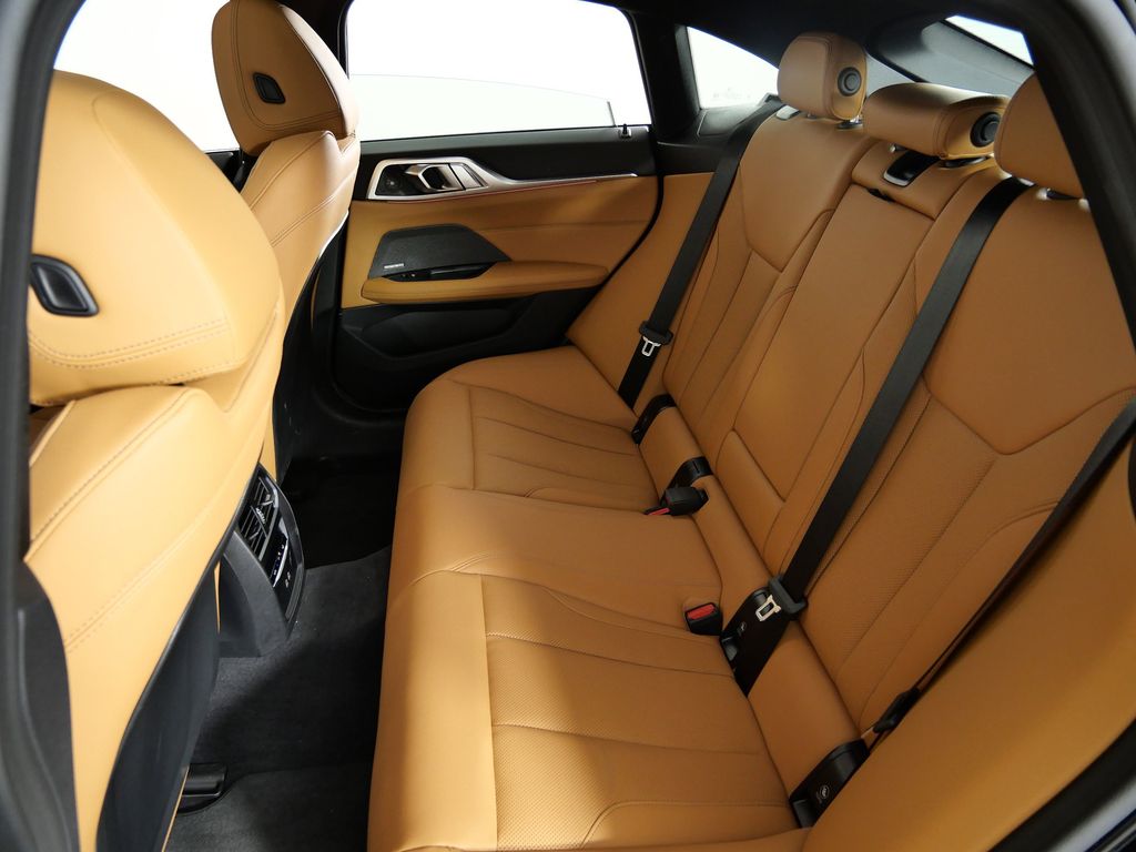 Thumbnail: 2025 BMW i4 - 32