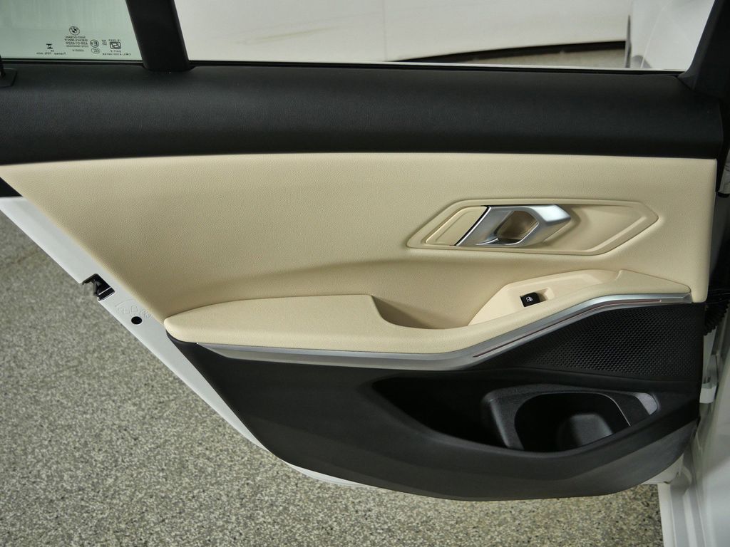 Thumbnail: 2025 BMW 3 Series - 32