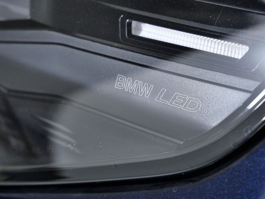 Thumbnail: 2026 BMW M5 - 4