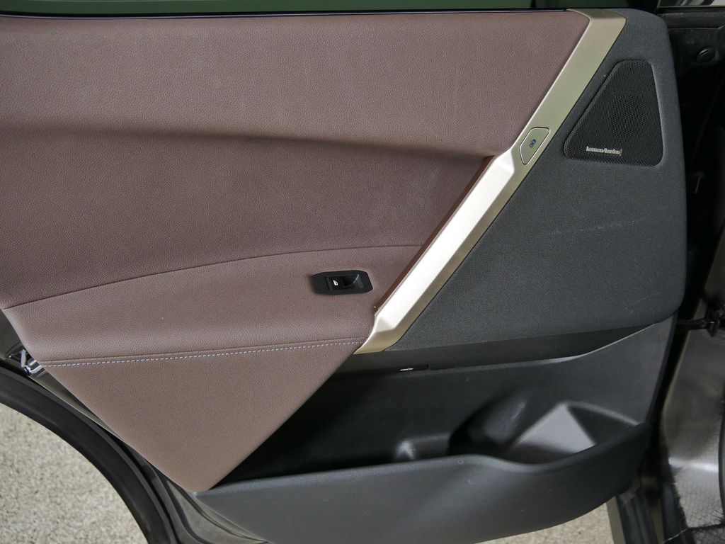 Thumbnail: 2023 BMW iX - 34