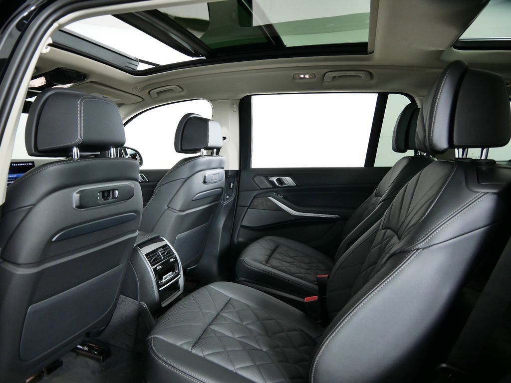 Thumbnail: 2025 BMW X7 - 31