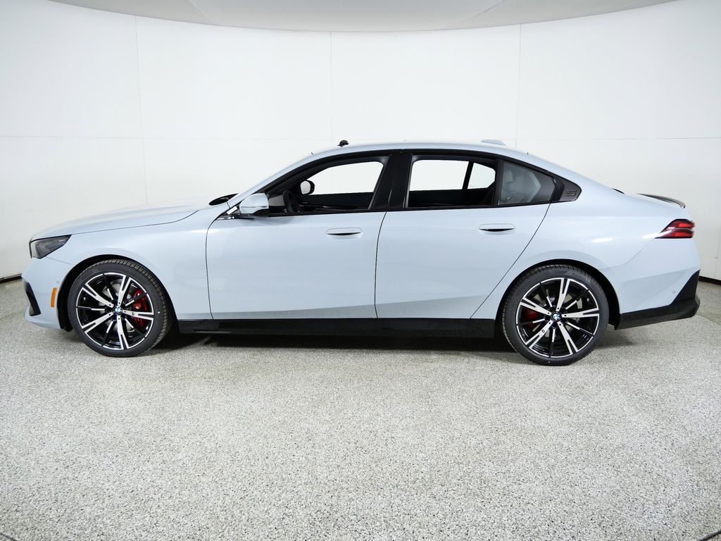 Thumbnail: 2026 BMW 5 Series - 15