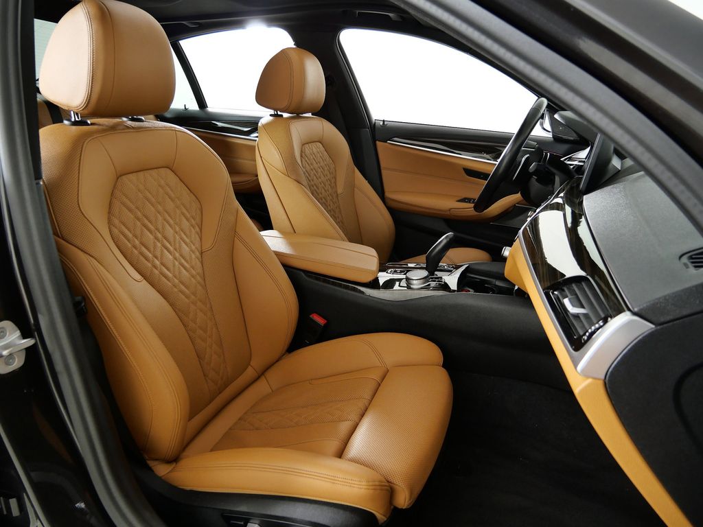 Thumbnail: 2021 BMW 5 Series - 22