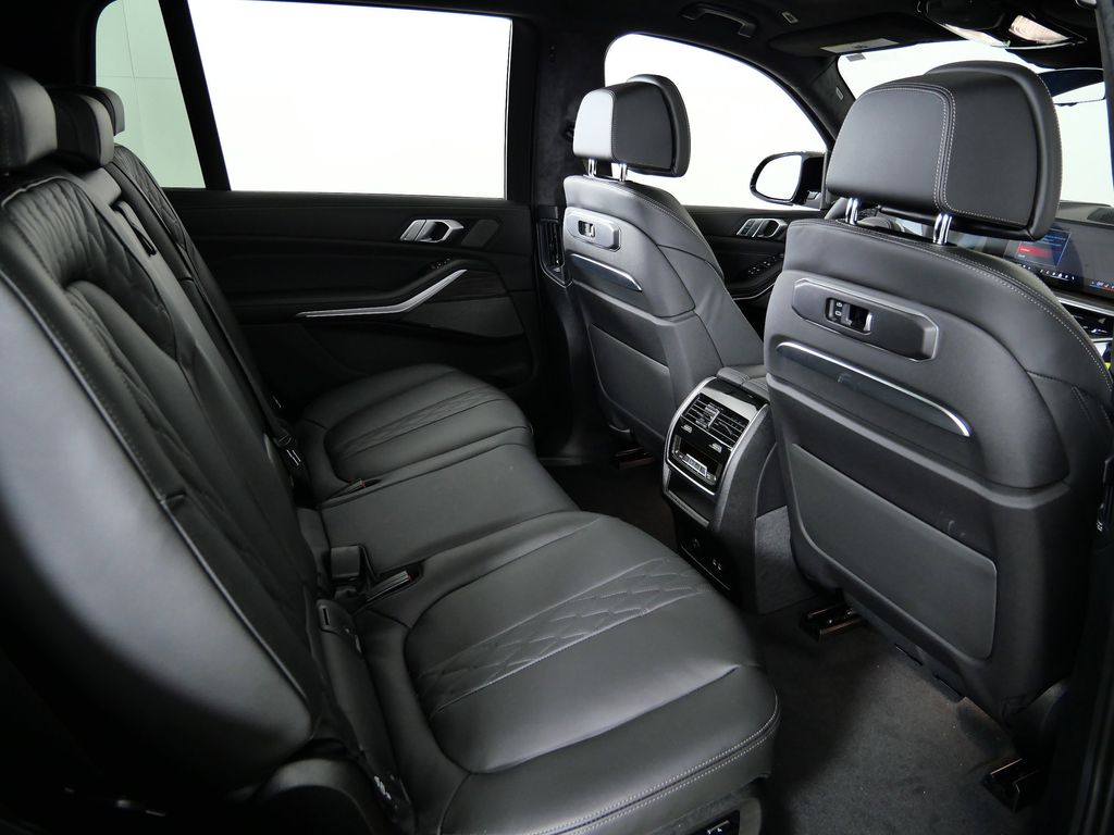 Thumbnail: 2026 BMW X7 - 26