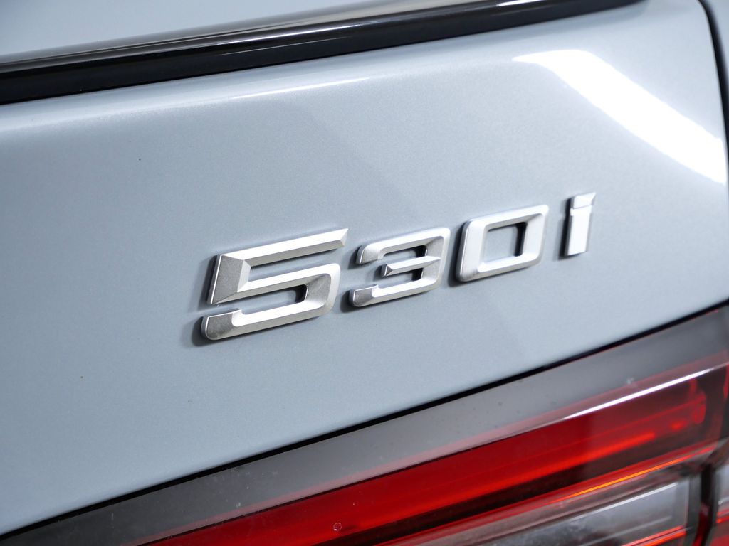 Thumbnail: 2026 BMW 5 Series - 12