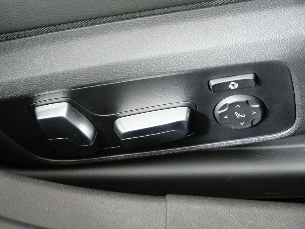 Thumbnail: 2020 BMW 3 Series - 23