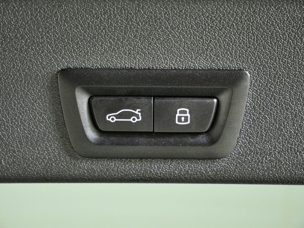 Thumbnail: 2025 BMW X6 - 34