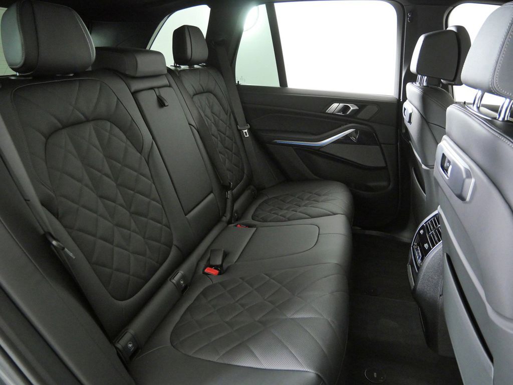 Thumbnail: 2026 BMW X5 - 27