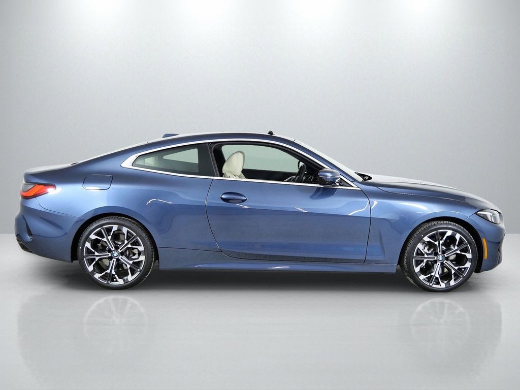 Thumbnail: 2025 BMW 4 Series - 10