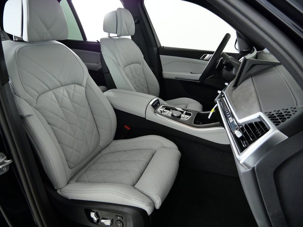 Thumbnail: 2026 BMW X5 - 23