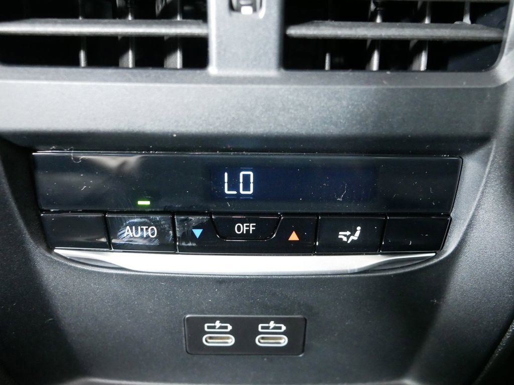 Thumbnail: 2025 BMW 3 Series - 35