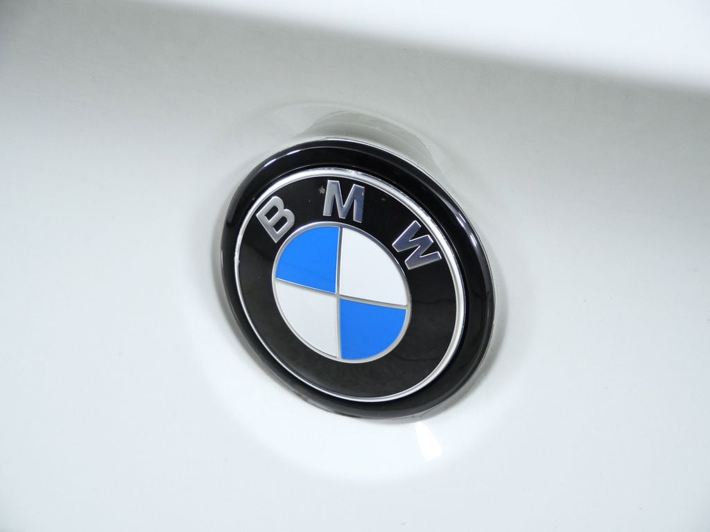 Thumbnail: 2015 BMW M6 - 12