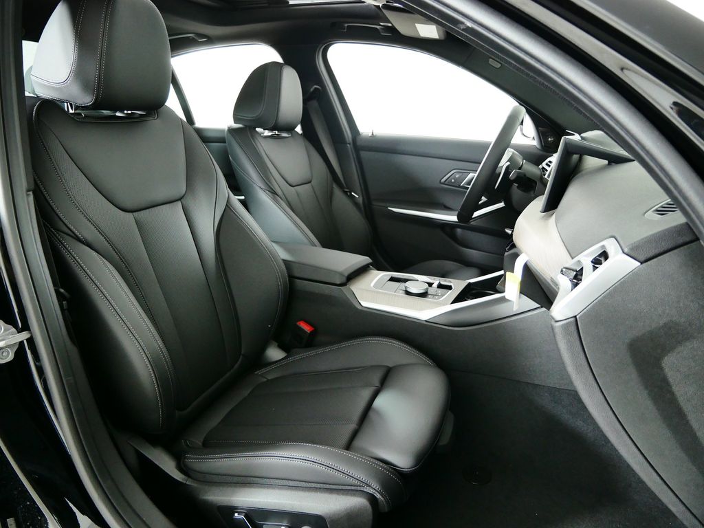 Thumbnail: 2025 BMW 3 Series - 21