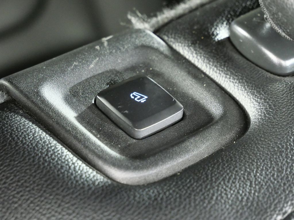 Thumbnail: 2020 Ford Explorer - 29