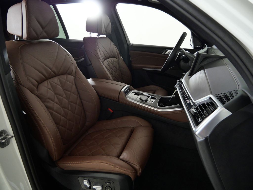 Thumbnail: 2026 BMW X5 - 21