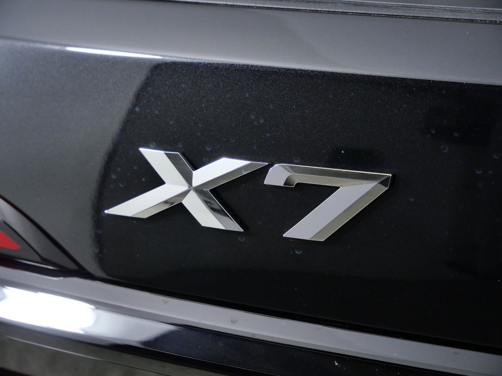Thumbnail: 2026 BMW X7 - 13