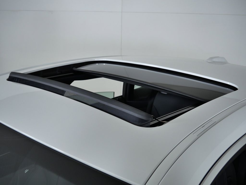 Thumbnail: 2026 BMW i4 - 18