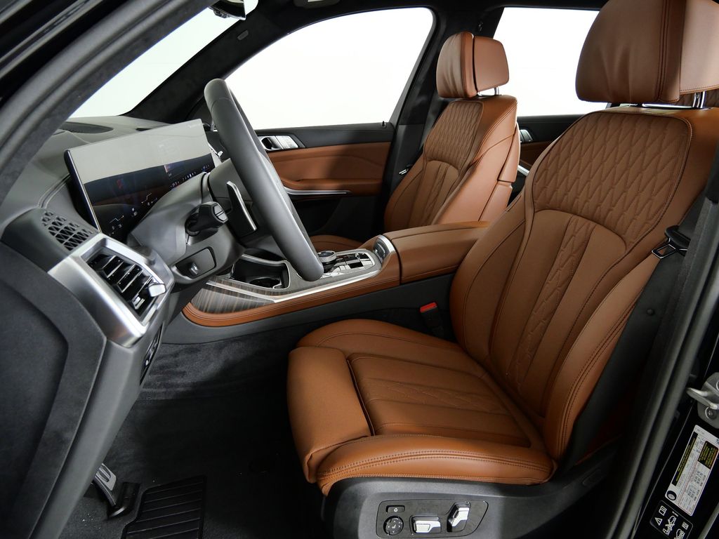 Thumbnail: 2026 BMW X7 - 38