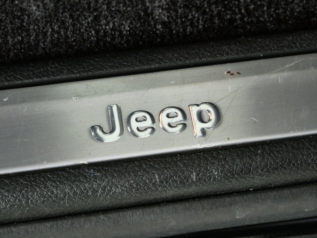 Thumbnail: 2018 Jeep Grand Cherokee - 24