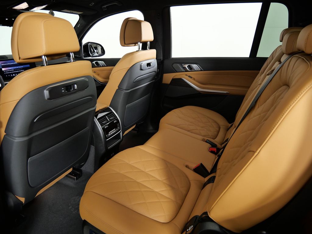 Thumbnail: 2026 BMW X7 - 34