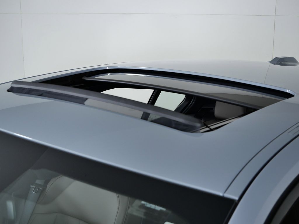 Thumbnail: 2026 BMW 5 Series - 18