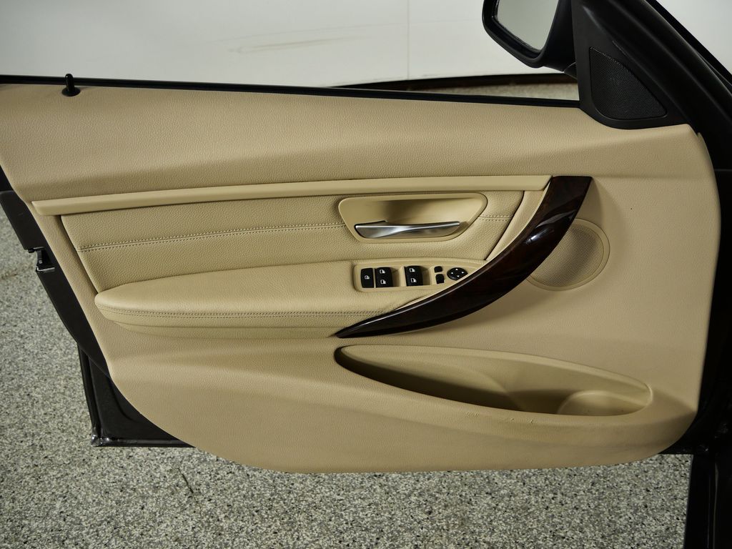 Thumbnail: 2015 BMW 3 Series - 32