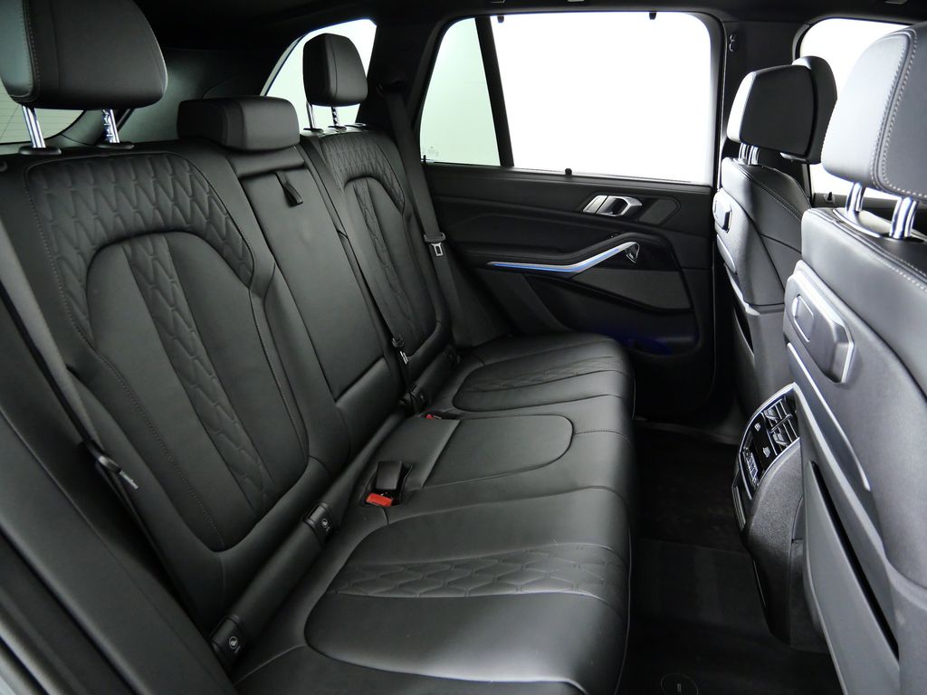 Thumbnail: 2025 BMW X5 - 32