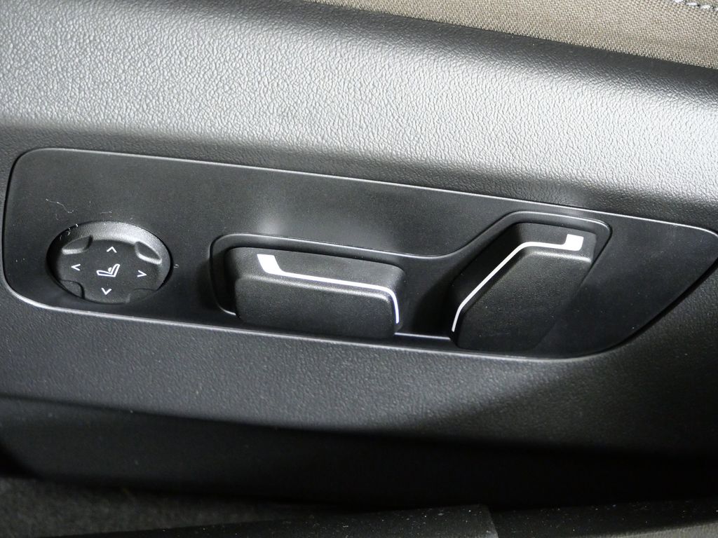 Thumbnail: 2026 BMW 5 Series - 36