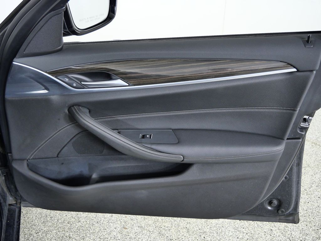 Thumbnail: 2019 BMW 5 Series - 20